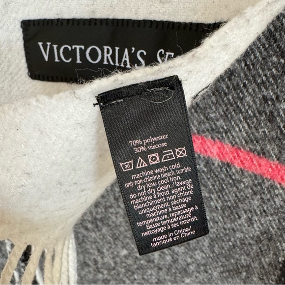 Victoria's Secret Classic Plaid Oversized Scarf/Shawl/Wrap - Picture 5 of 5